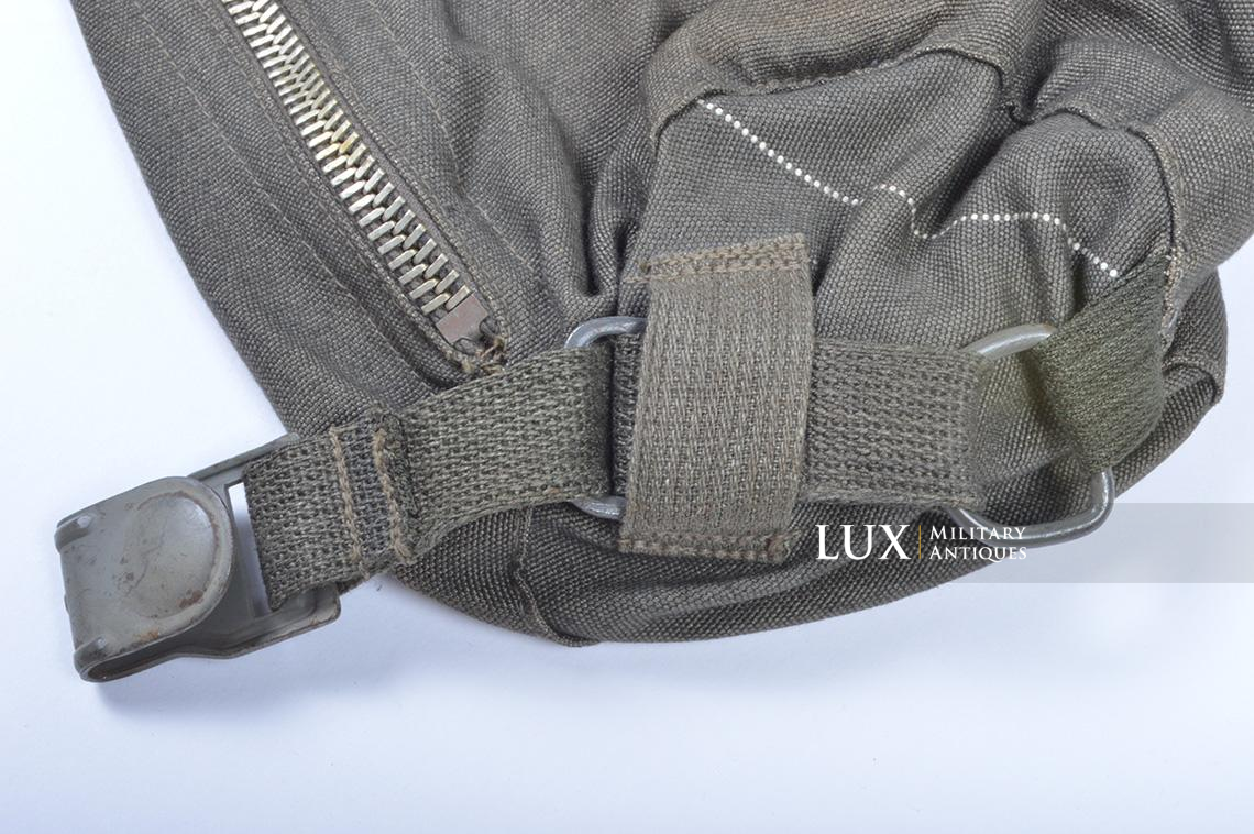 Unissued late war German paratrooper gas mask carrying bag, « ebd » - photo 16