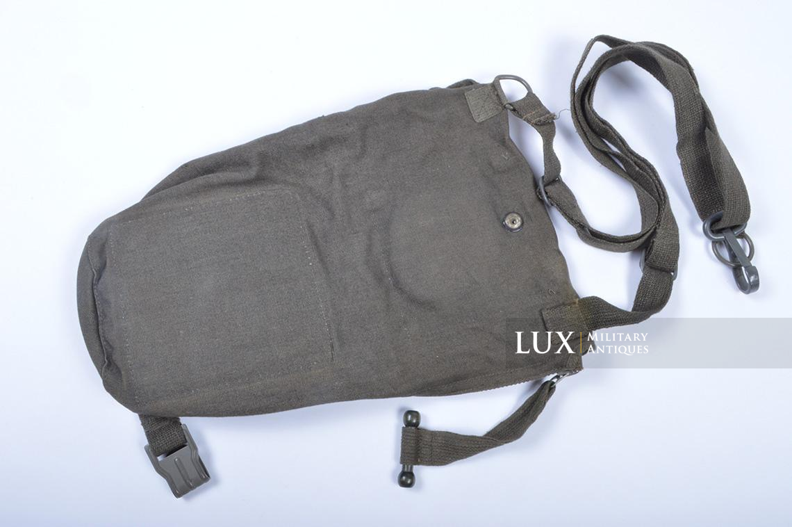 Unissued late war German paratrooper gas mask carrying bag, « ebd » - photo 18