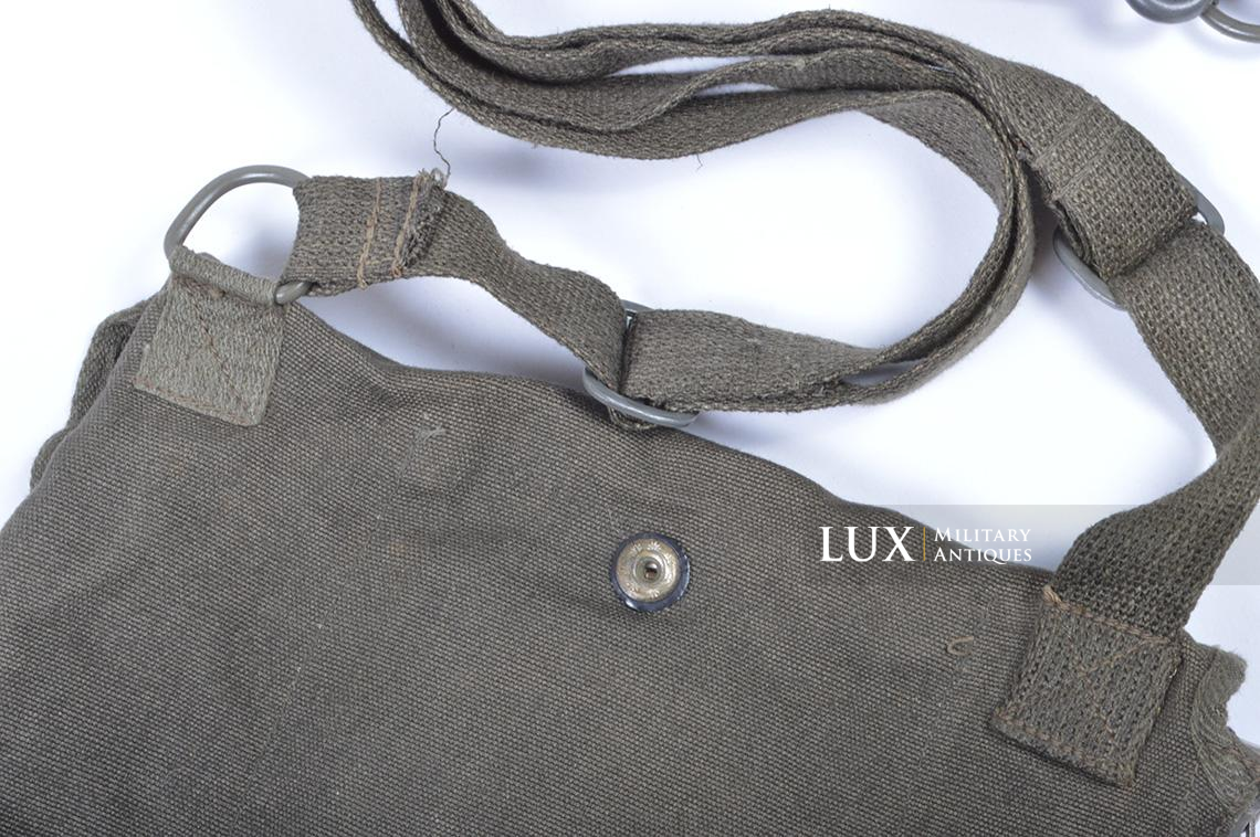 Unissued late war German paratrooper gas mask carrying bag, « ebd » - photo 19