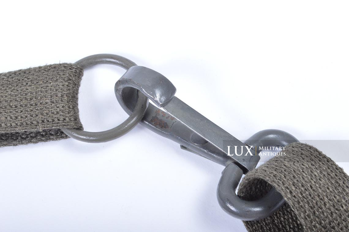 Unissued late war German paratrooper gas mask carrying bag, « ebd » - photo 22