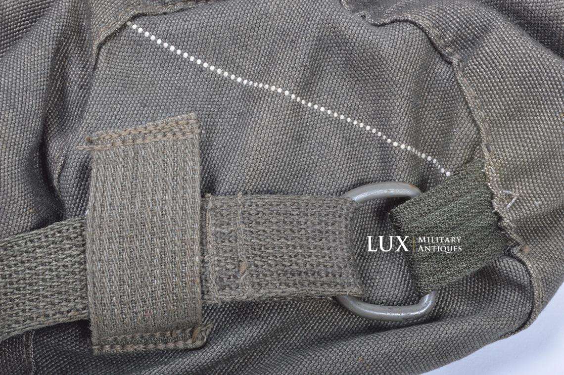 Unissued late war German paratrooper gas mask carrying bag, « ebd » - photo 17
