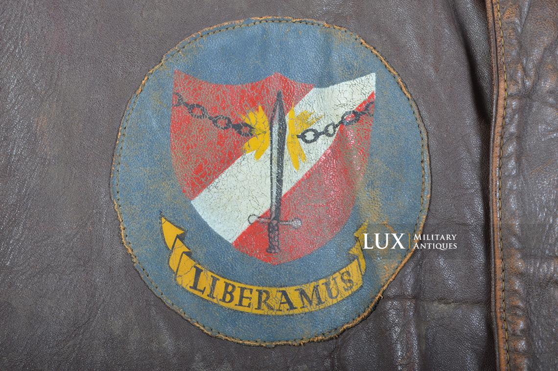 Grouping USAAF blouson A-2 peint « Lt. Richard D. Lodge », 859th Bomb Squadron , 8th Air Force , ETO - photo 10