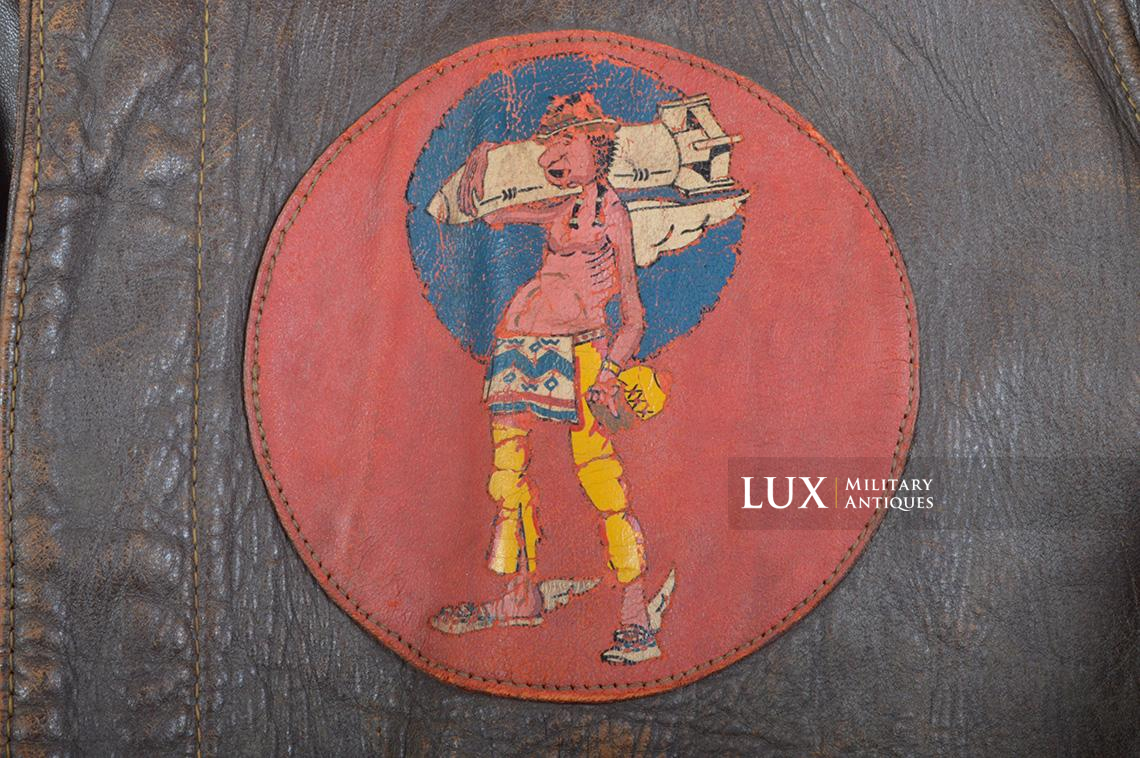 USAAF type A-2 Painted Flight Jacket « LT. RICHARD D. LODGE » Grouping , 859th Bomb Squadron , 8th Air Force , ETO - photo 12