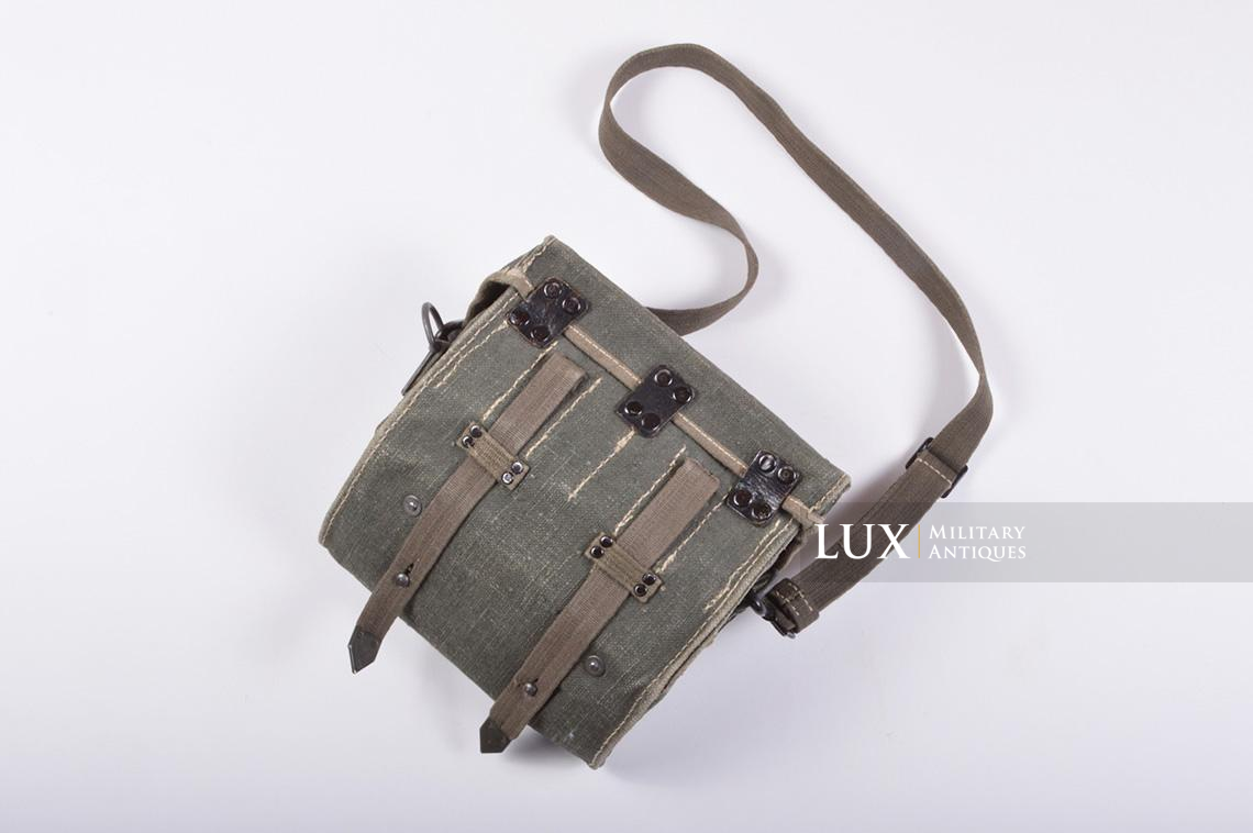 Unissued German flare gun ammo pouch in green webbing - photo 8