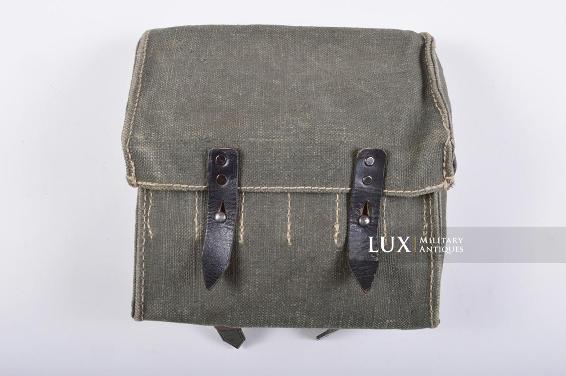 Unissued German flare gun ammo pouch in green webbing - photo 9