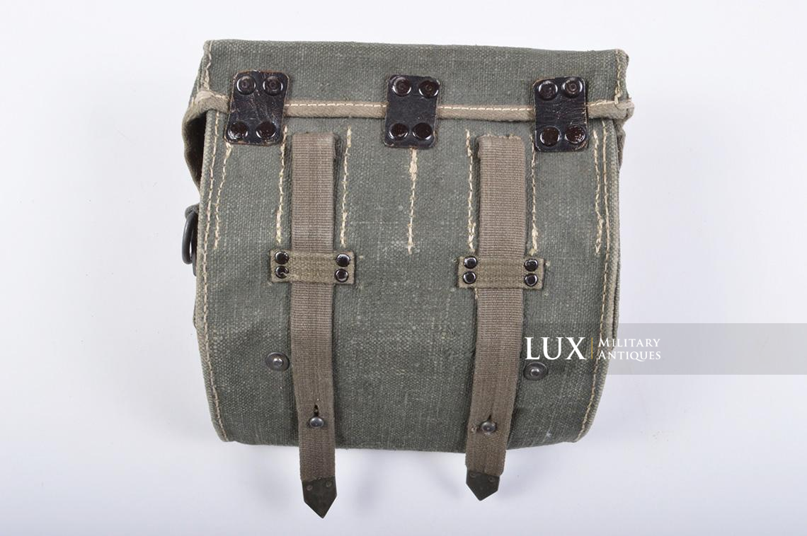 Unissued German flare gun ammo pouch in green webbing - photo 11