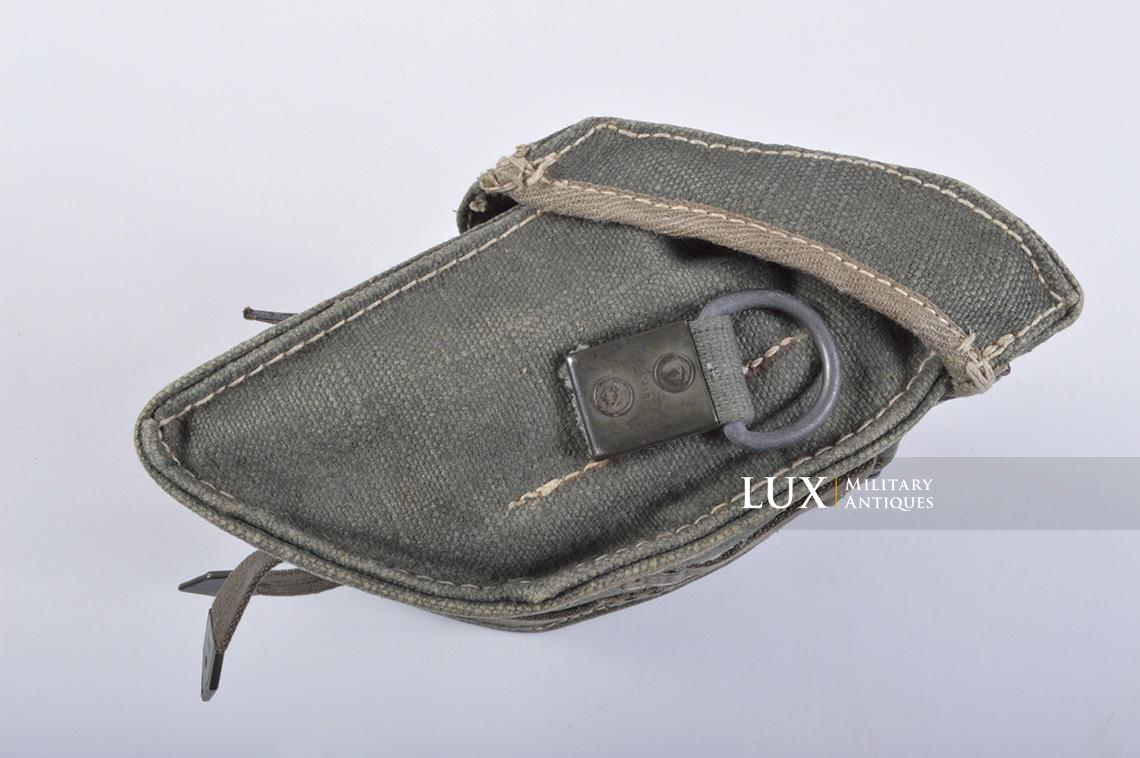 Unissued German flare gun ammo pouch in green webbing - photo 15