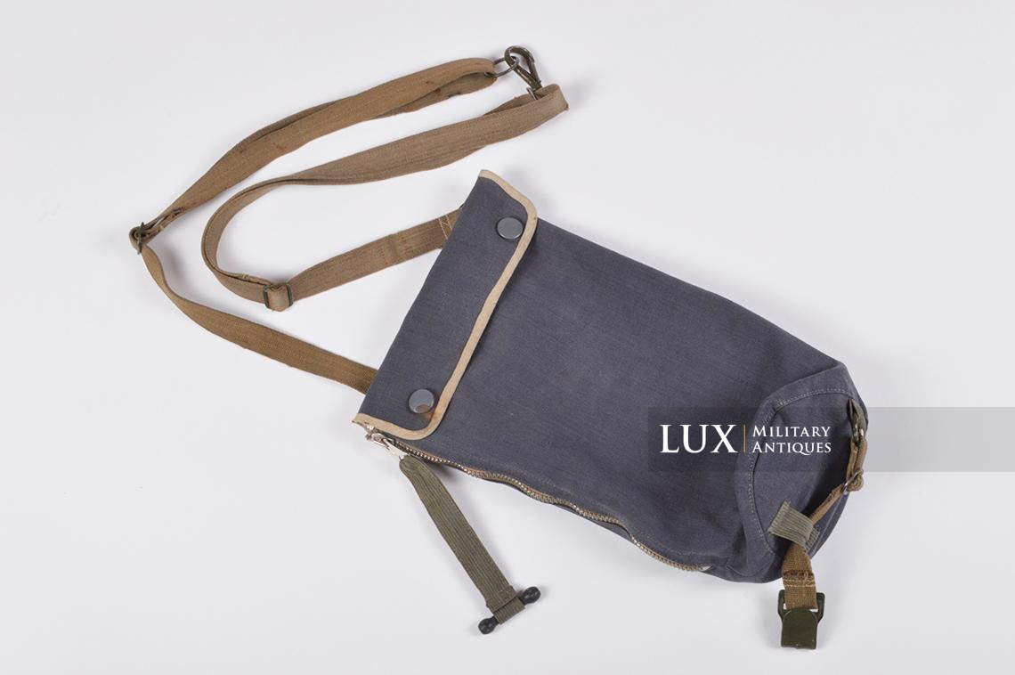 German paratrooper « Fallschirmjäger » gas mask carrying bag in rare blue fabric. - photo 4