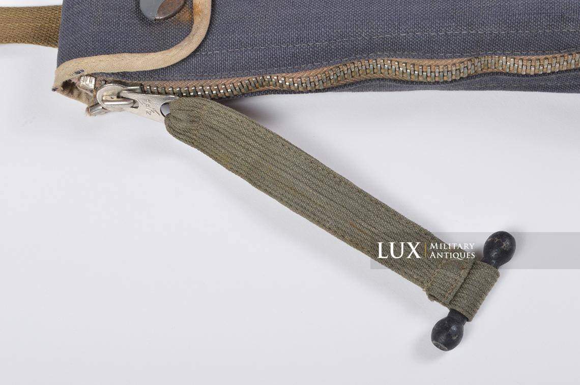 German paratrooper « Fallschirmjäger » gas mask carrying bag in rare blue fabric. - photo 10