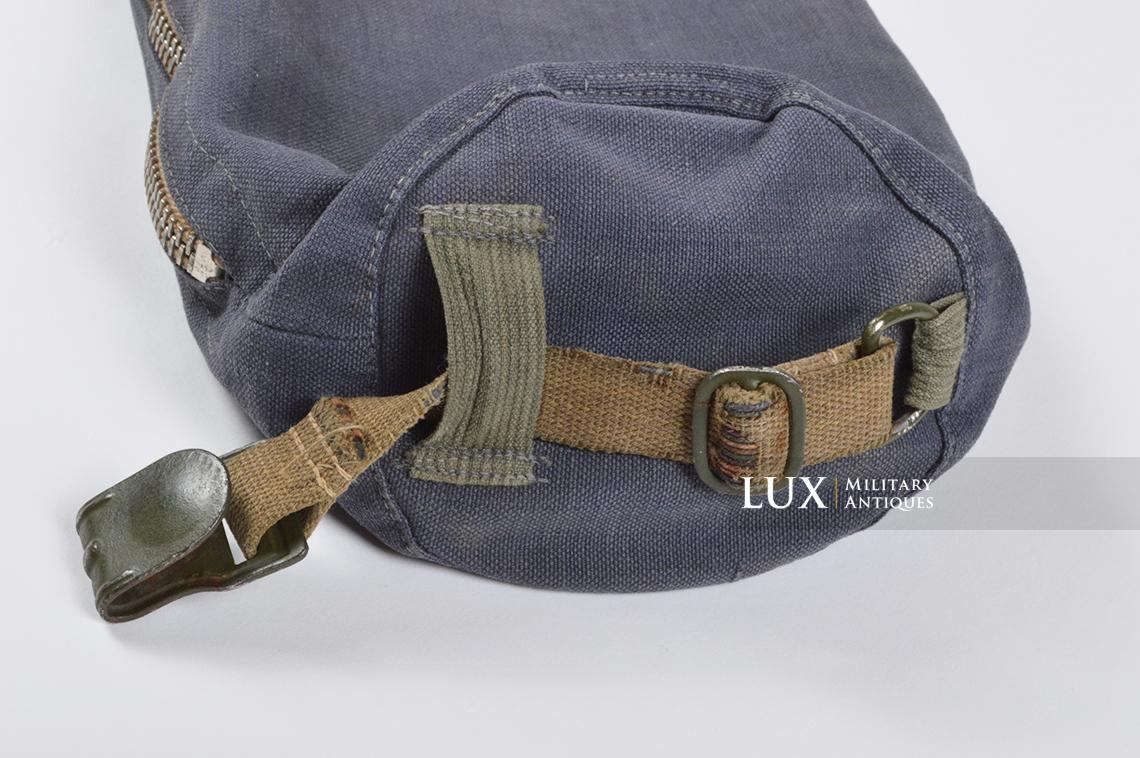 German paratrooper « Fallschirmjäger » gas mask carrying bag in rare blue fabric. - photo 11