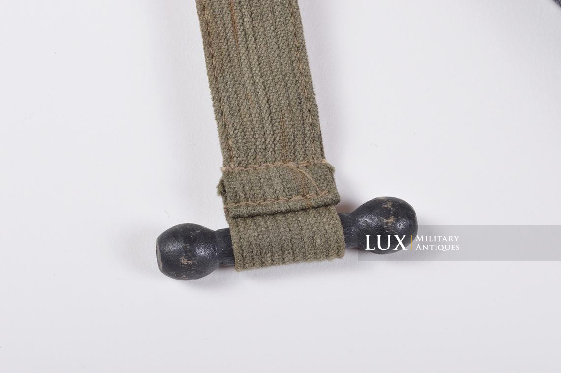 German paratrooper « Fallschirmjäger » gas mask carrying bag in rare blue fabric. - photo 12