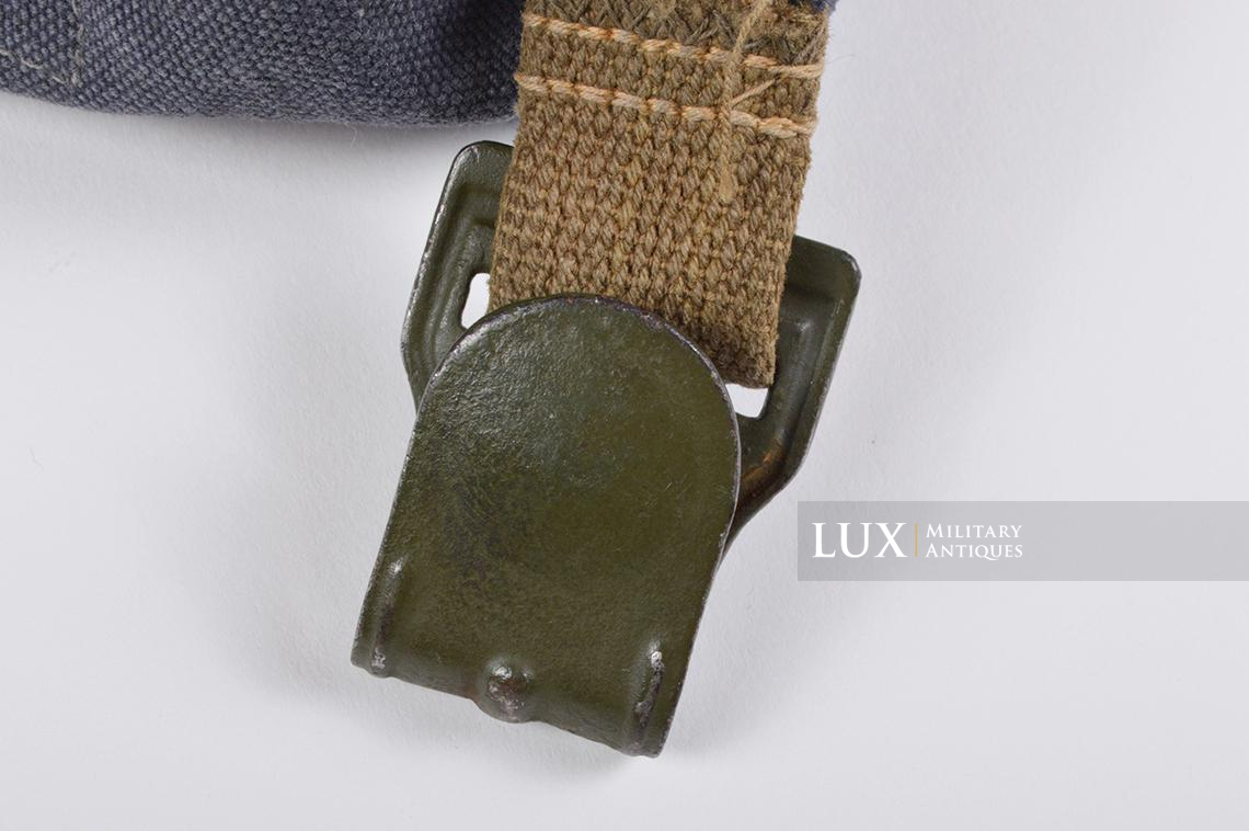 German paratrooper « Fallschirmjäger » gas mask carrying bag in rare blue fabric. - photo 13