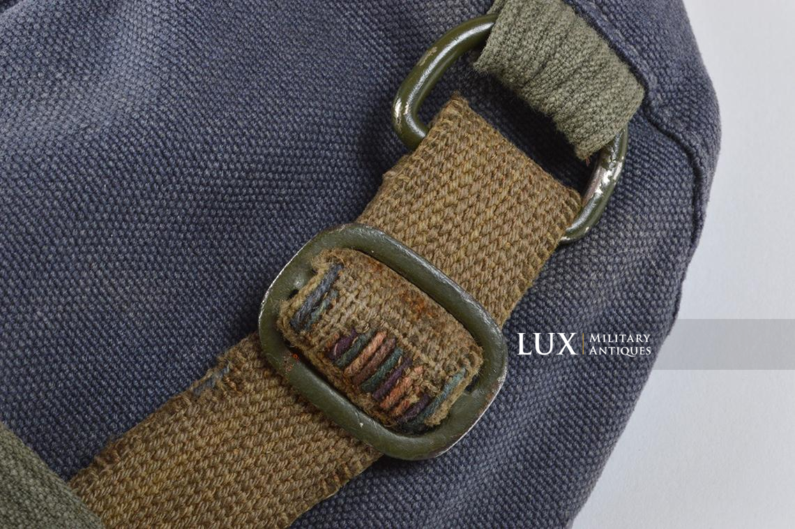 German paratrooper « Fallschirmjäger » gas mask carrying bag in rare blue fabric. - photo 14
