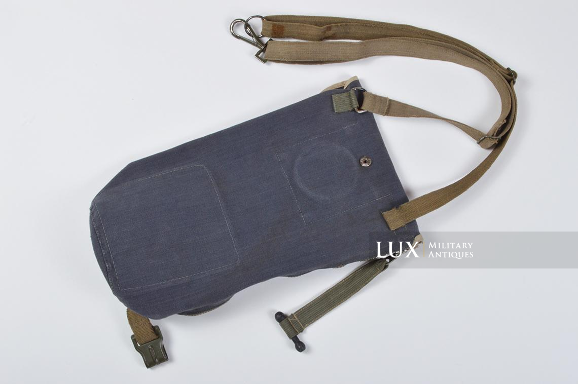 German paratrooper « Fallschirmjäger » gas mask carrying bag in rare blue fabric. - photo 22