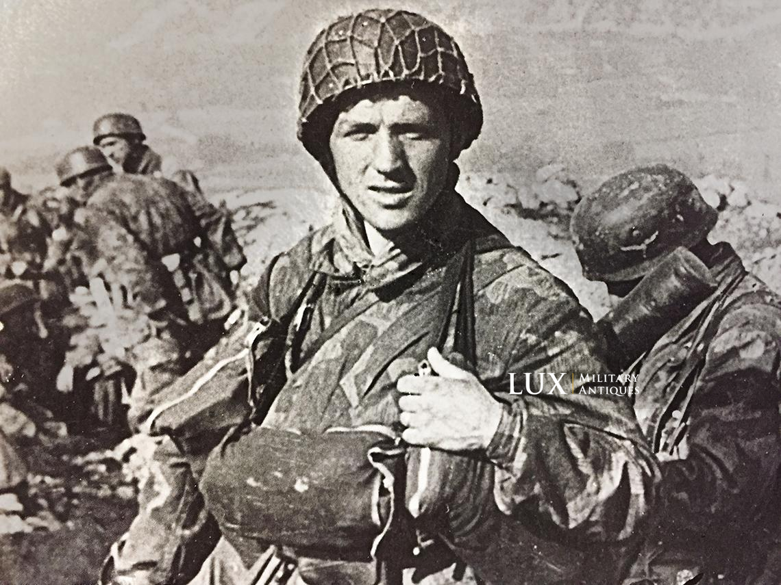 German paratrooper « Fallschirmjäger » gas mask carrying bag in rare blue fabric. - photo 7