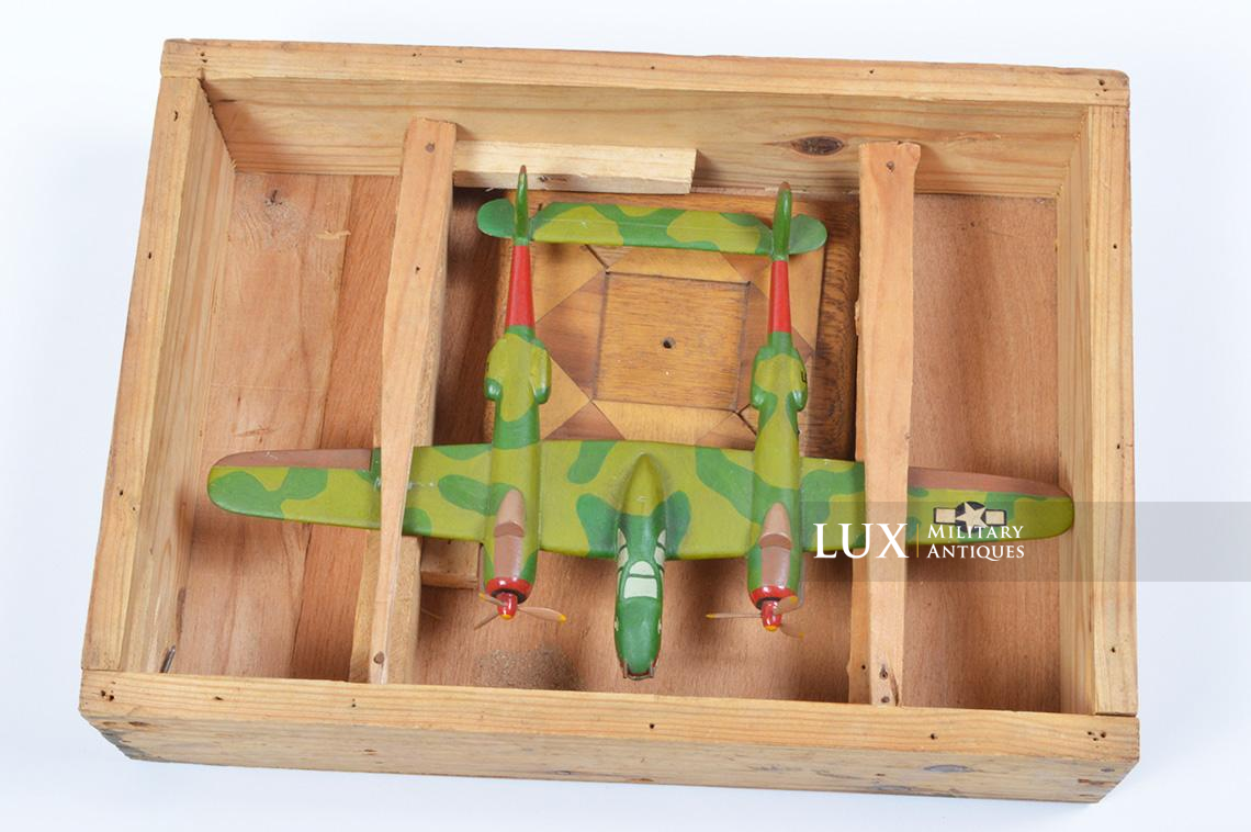 Spectaculaire maquette en bois d’un P-38 Lighting « Souvenir de Guerre » - photo 13
