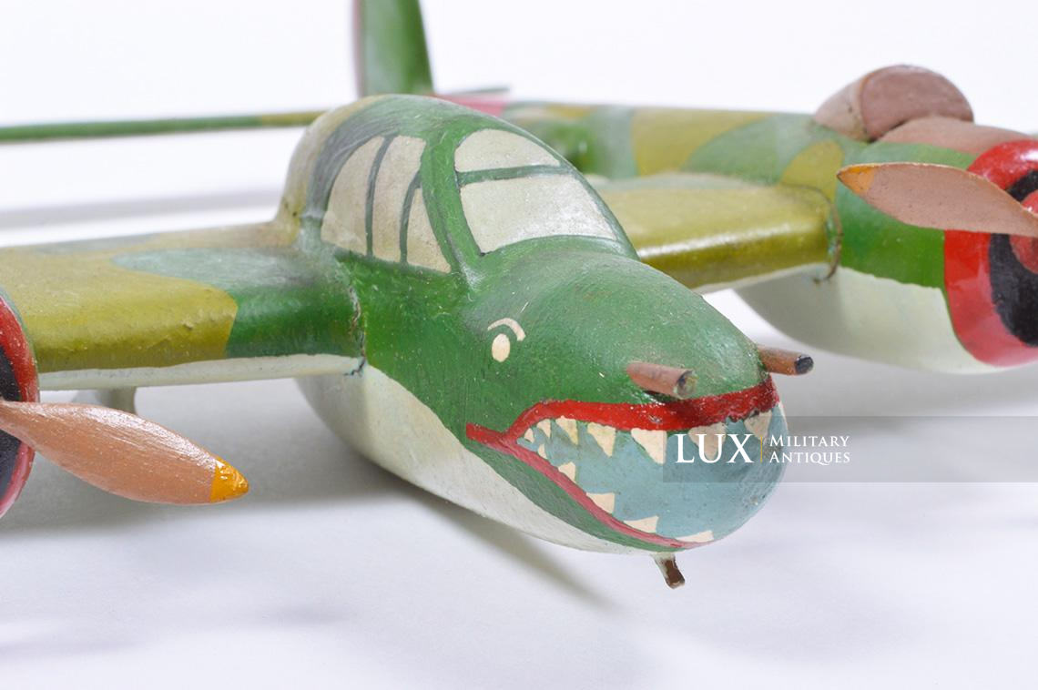Spectaculaire maquette en bois d’un P-38 Lighting « Souvenir de Guerre » - photo 18