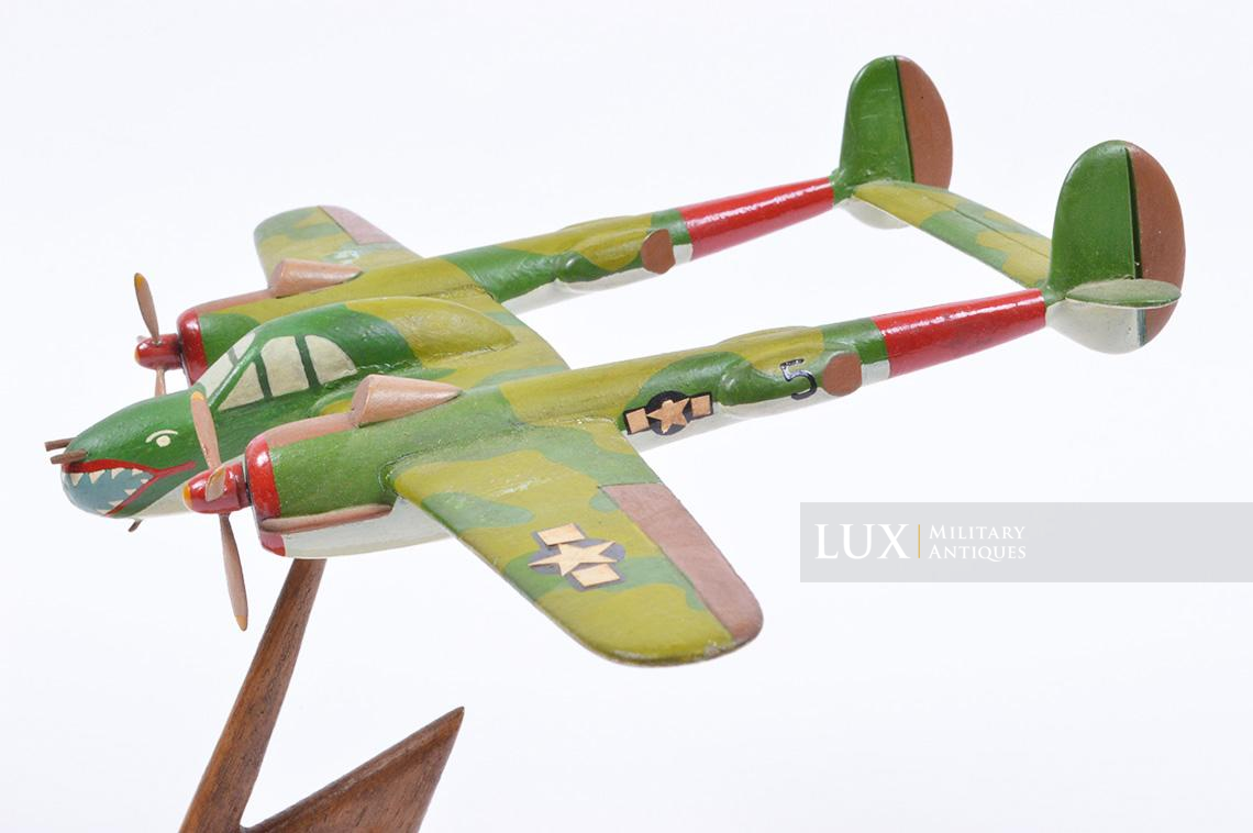 Spectaculaire maquette en bois d’un P-38 Lighting « Souvenir de Guerre » - photo 26