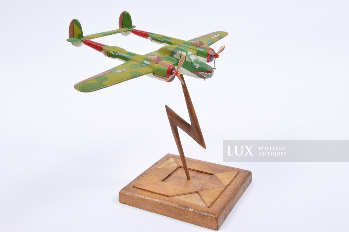 Spectaculaire maquette en bois d’un P-38 Lighting « Souvenir de Guerre » - photo 28