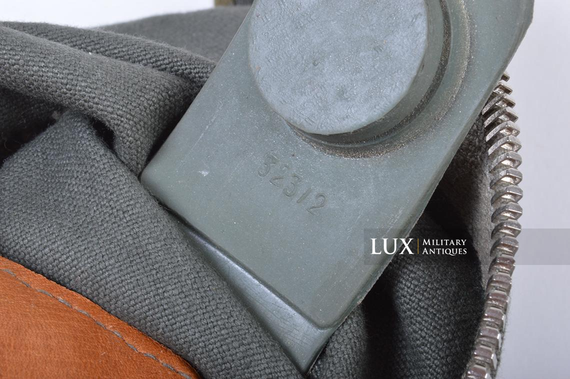 Early-war German paratrooper gas mask carrying bag, « AUER » - photo 11