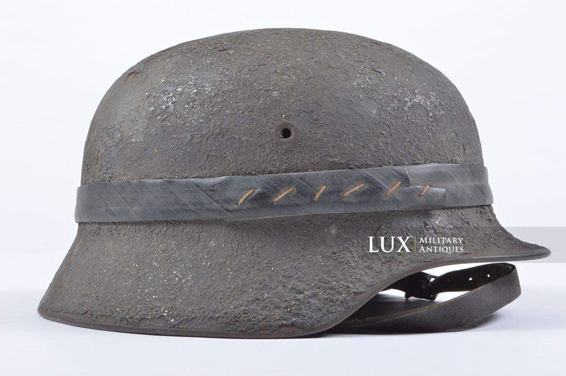 M40 Luftwaffe « Chunky » camouflage helmet, band attachment, Normandy unit marked - photo 4