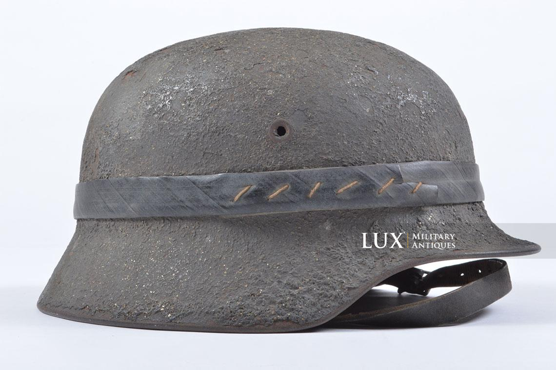 M40 Luftwaffe « Chunky » camouflage helmet, band attachment, Normandy unit marked - photo 4