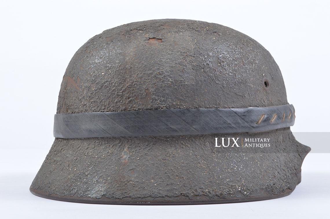 M40 Luftwaffe « Chunky » camouflage helmet, band attachment, Normandy unit marked - photo 13