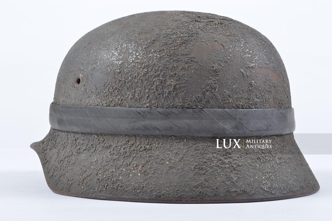 M40 Luftwaffe « Chunky » camouflage helmet, band attachment, Normandy unit marked - photo 11
