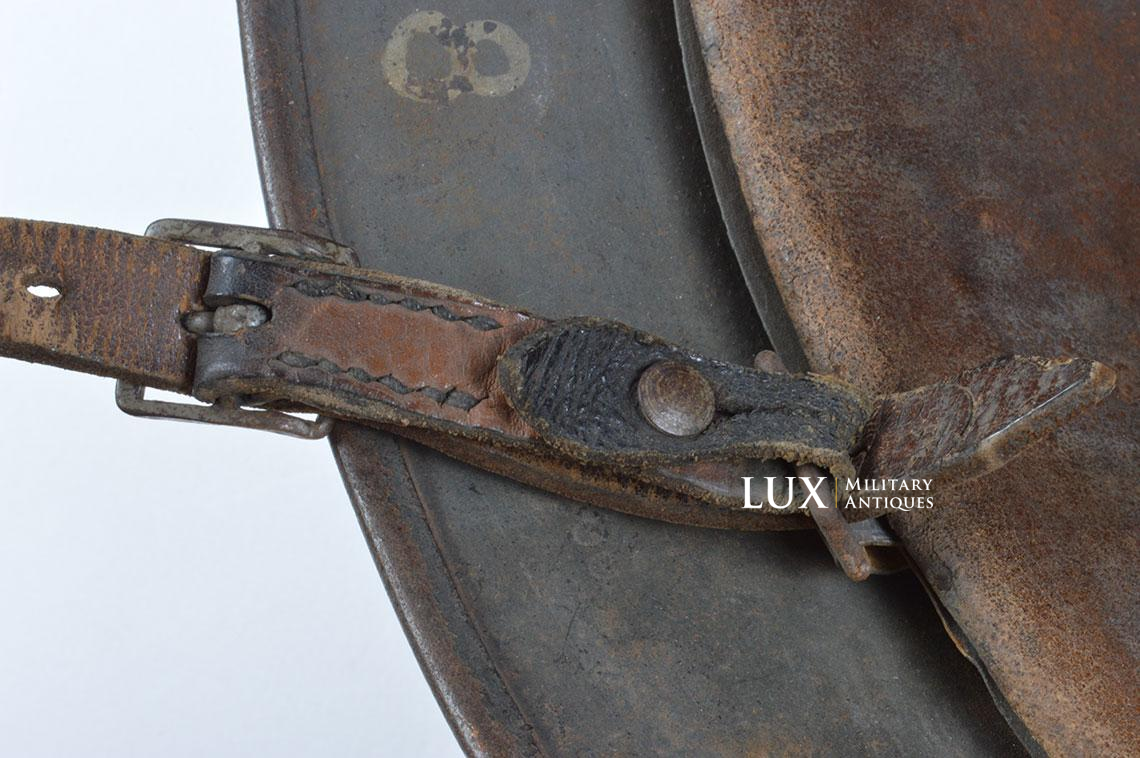 M40 Luftwaffe « Chunky » camouflage helmet, band attachment, Normandy unit marked - photo 49