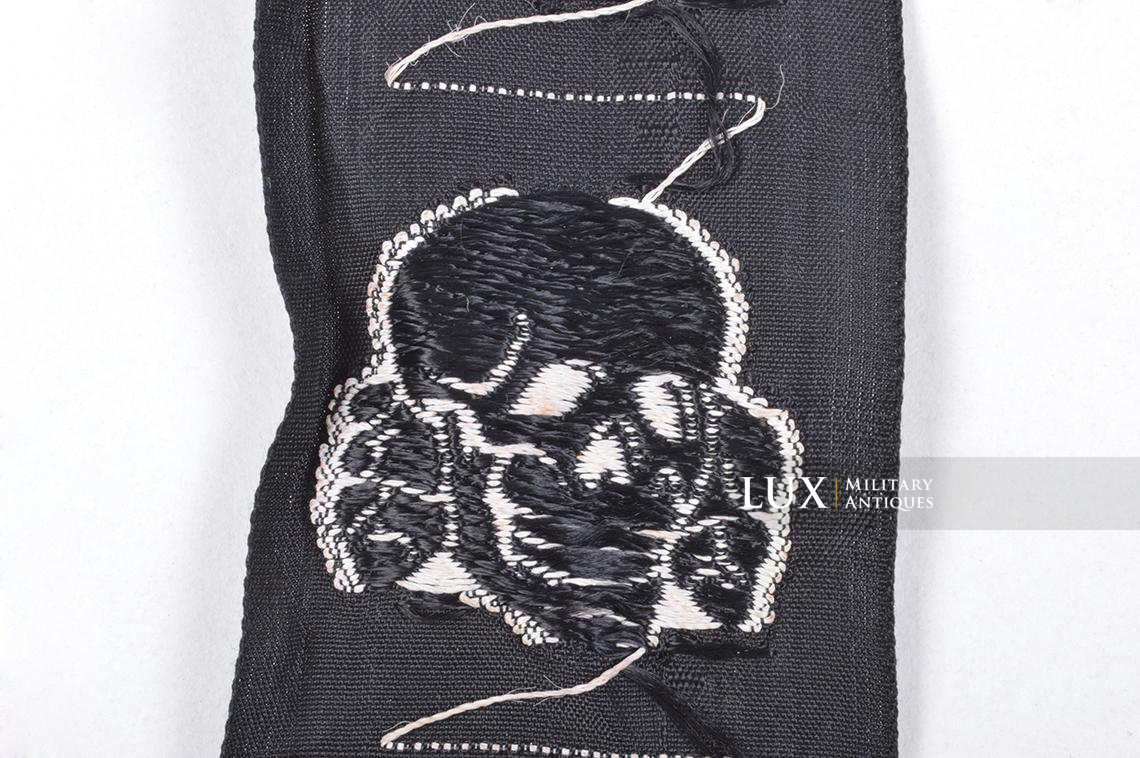 Unissued Waffen-SS bevo skulls - photo 15