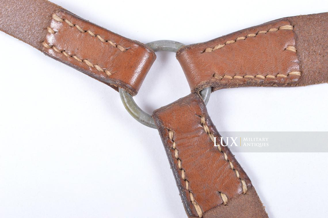 Unissued early-war Kriegsmarine Y-straps in natural brown leather, dated 1939 - photo 10