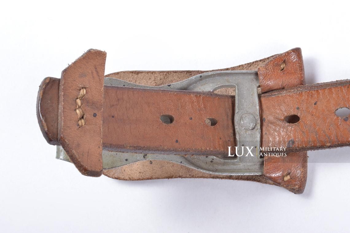 Unissued early-war Kriegsmarine Y-straps in natural brown leather, dated 1939 - photo 14