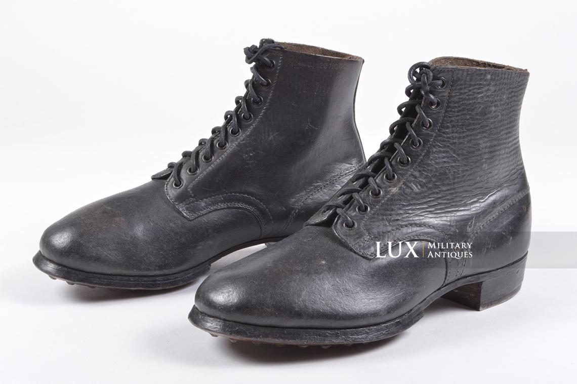Unissued late-war German low ankle combat boots - photo 4