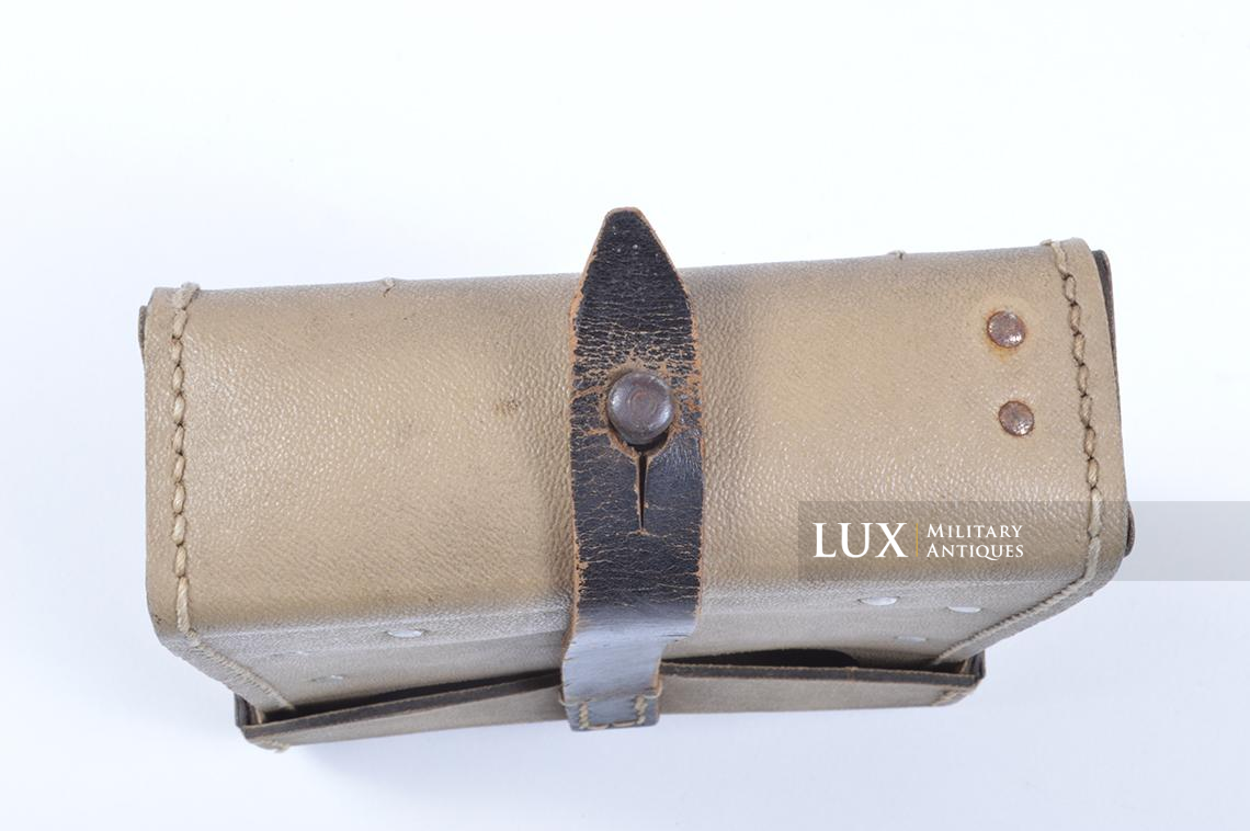 MG34/42 gunner's belt pouch in tan pressed cardboard - photo 15