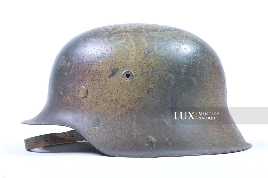 M42 Luftwaffe three-tone spray camouflage combat helmet with battle damage - photo 4