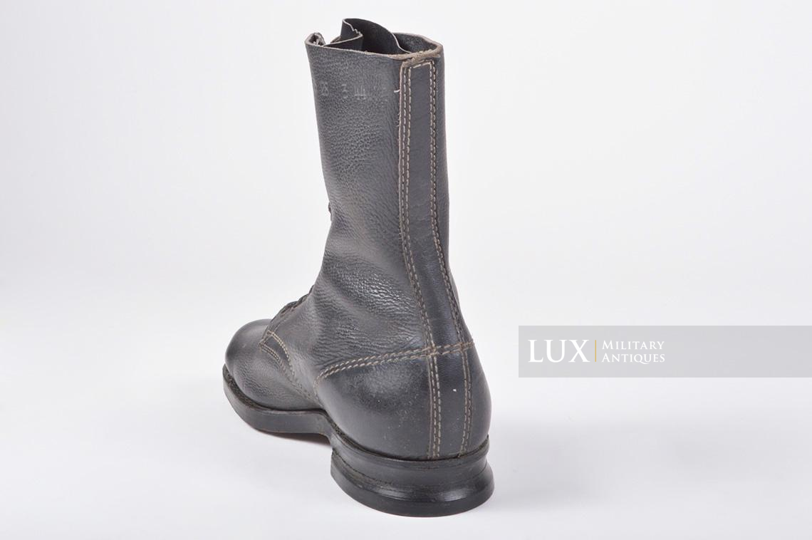 Unissued German Fallschirmjäger jump boots