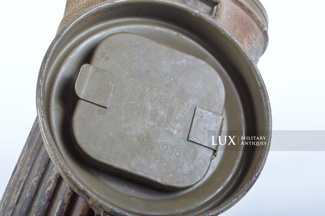 German three-tone spray camouflage gas mask canister - photo 42