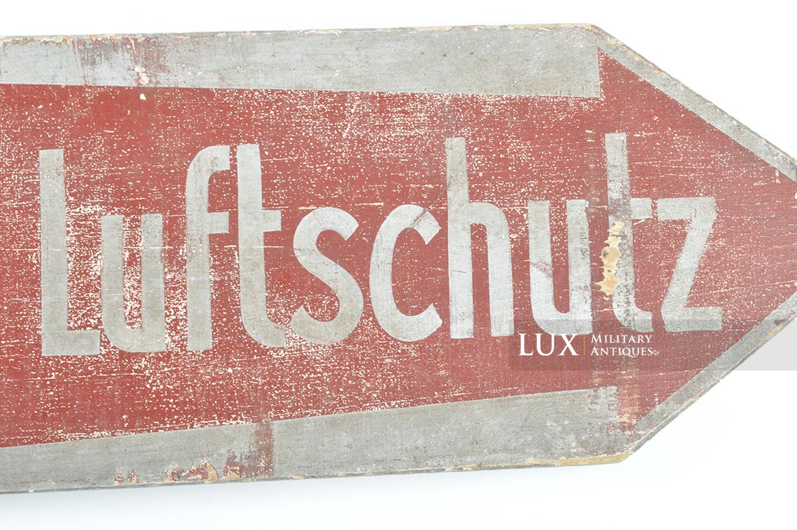 German directional sign for Luftschutz bunker - photo 11