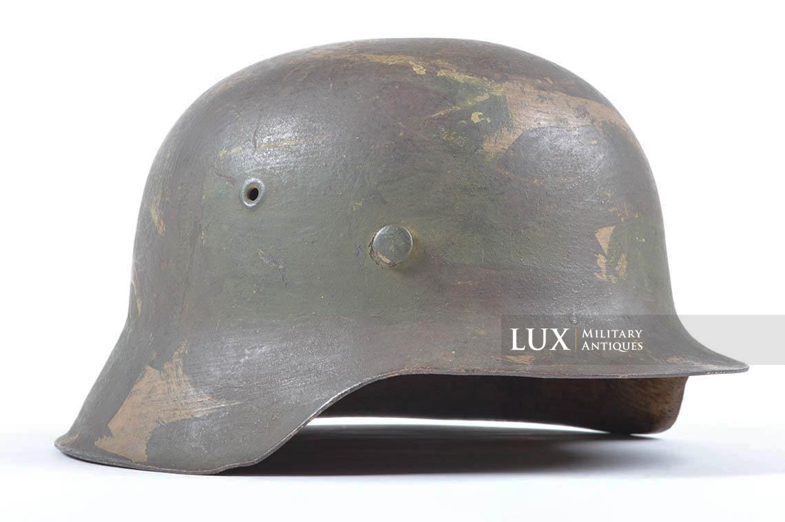 M42 Heer brush three-tone « Normandy » camouflage helmet, named - photo 9