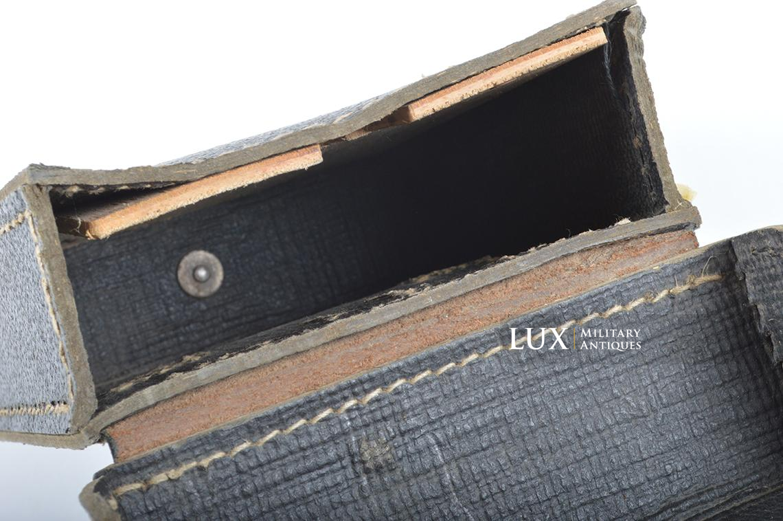 MG34/42 gunner's belt pouch in black pressed cardboard, dated 1944 - photo 17