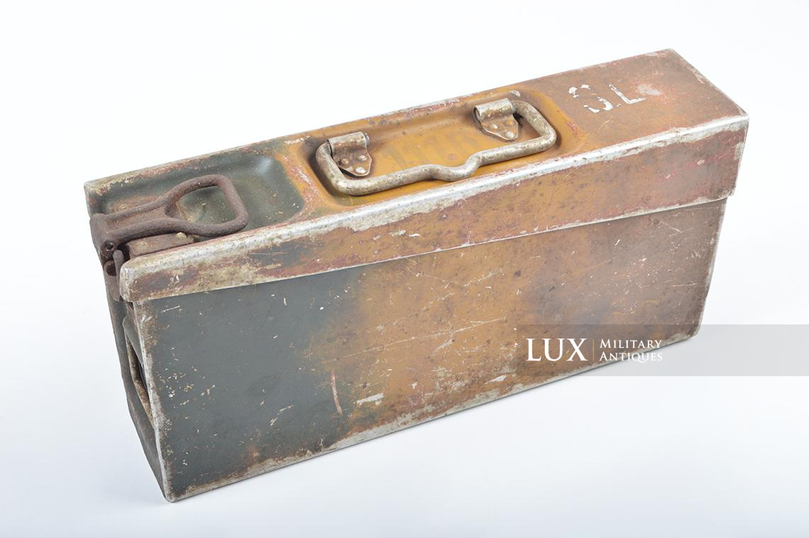 Early German three-tone camouflage MG34/42 ammunitions case - photo 4