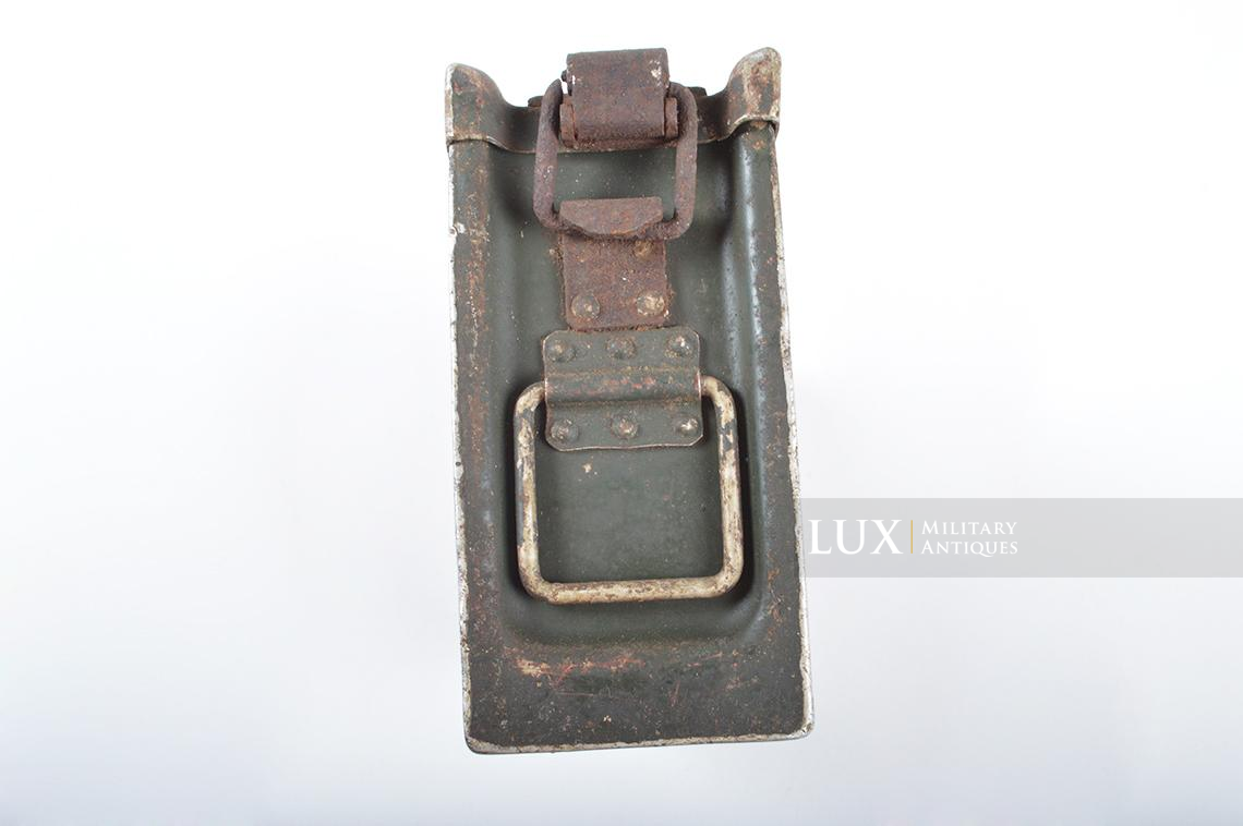 Early German three-tone camouflage MG34/42 ammunitions case - photo 19