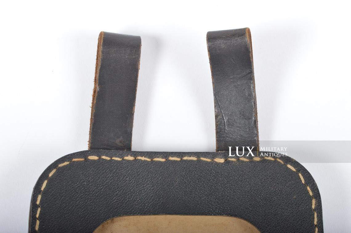 Unissued late-war entrenching tool carrying case in vinyl - photo 8