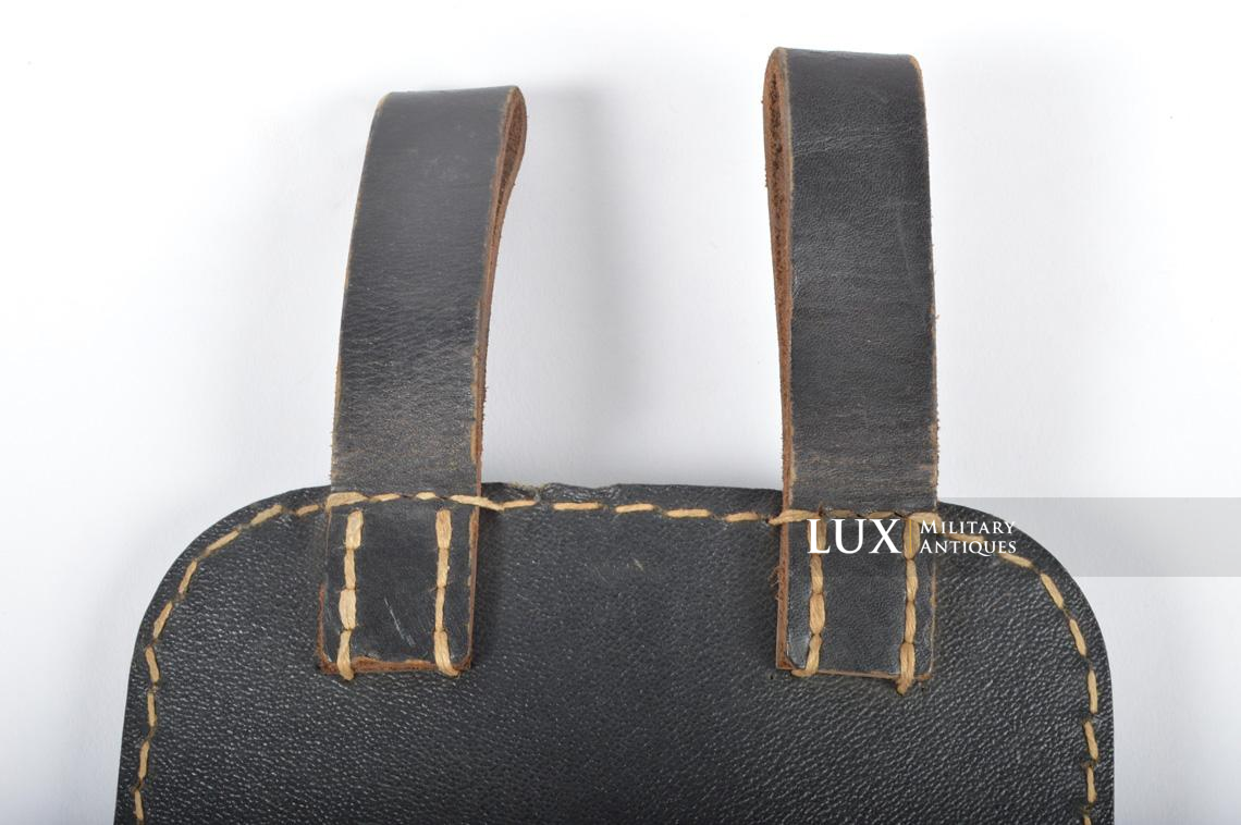 Unissued late-war entrenching tool carrying case in vinyl - photo 11