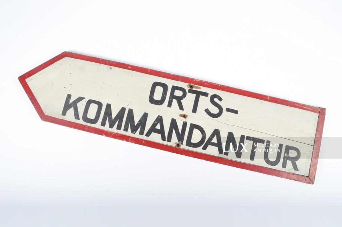 Panneau directionnel allemand « ORST-KOMMANDANTUR » - photo 4