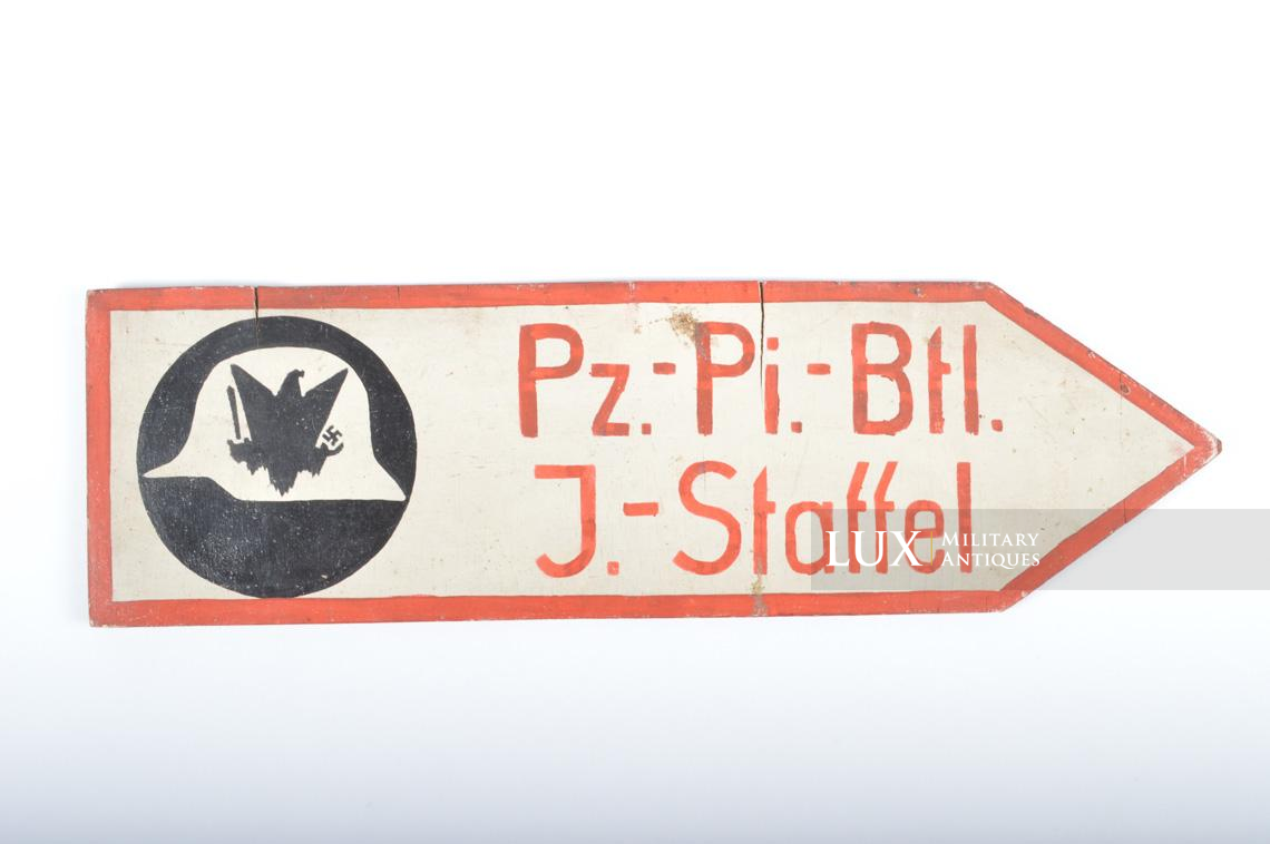 Panneau directionnel allemand pour la division Grossdeutschland, « Pz.-Pi.-Btl. J.-Staffel » - photo 4