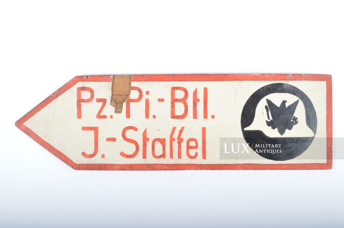 Panneau directionnel allemand pour la division Grossdeutschland, « Pz.-Pi.-Btl. J.-Staffel » - photo 11