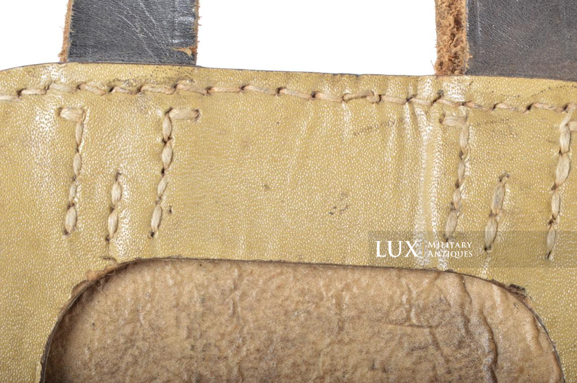German late-war tan pressed cardboard entrenching tool carrying case, « dot/1944 » - photo 8