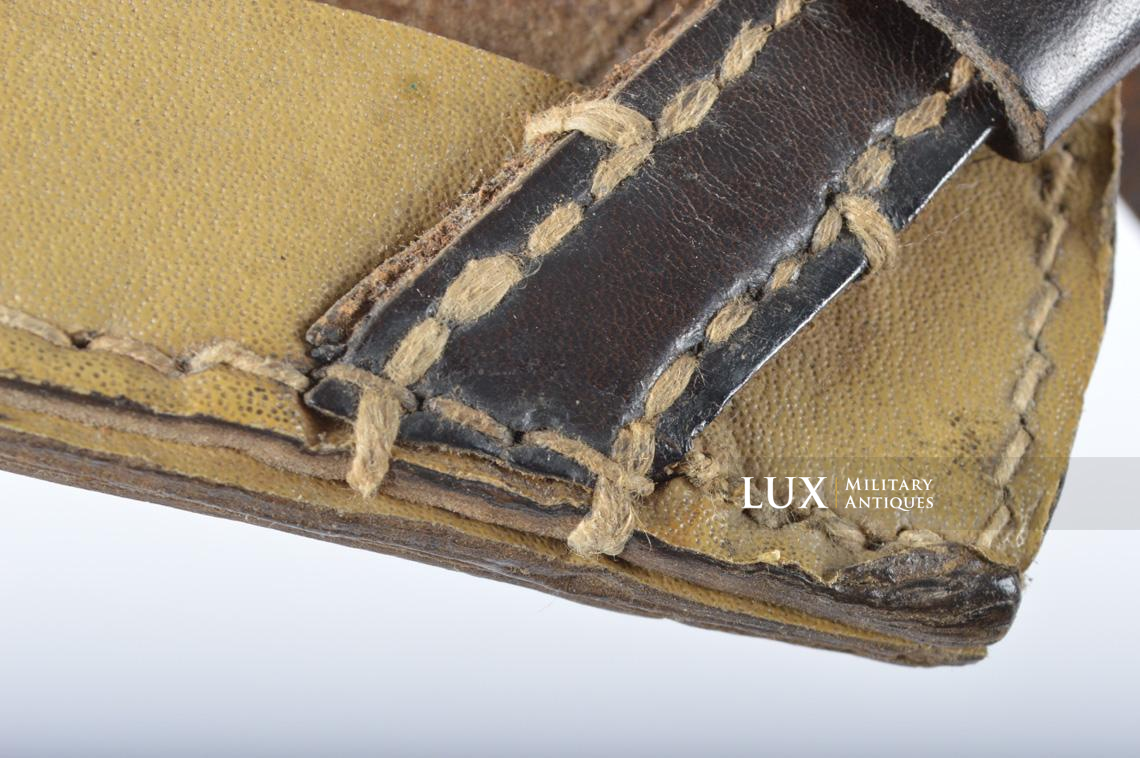 German late-war tan pressed cardboard entrenching tool carrying case, « dot/1944 » - photo 14