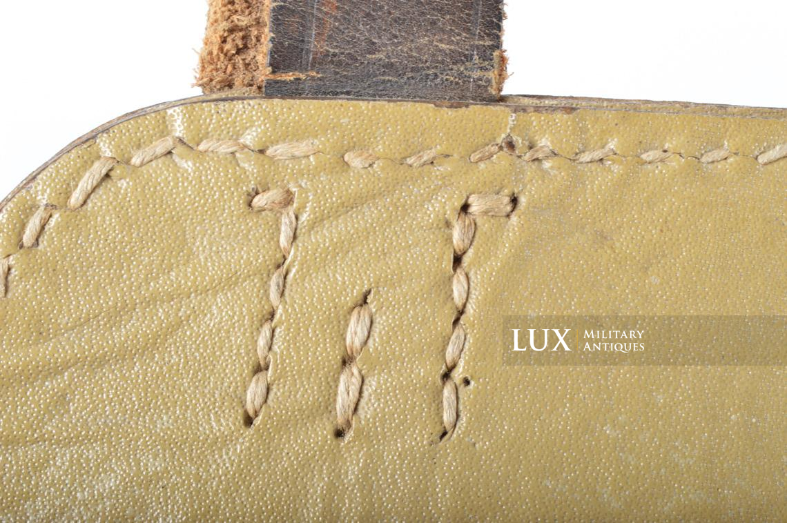 German late-war tan pressed cardboard entrenching tool carrying case, « dot/1944 » - photo 10